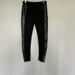 Black leggings, Nordstrom. 68% Rayon, 27% Nylon, 5% Spand. Side panel polyester